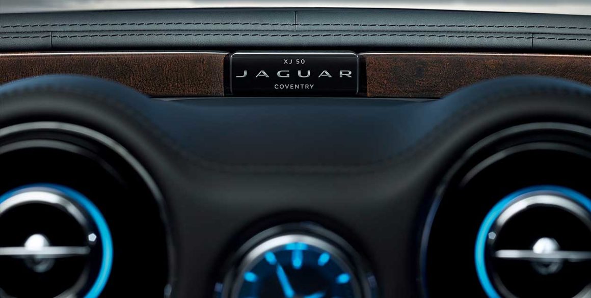 Jaguar-XJ-painel