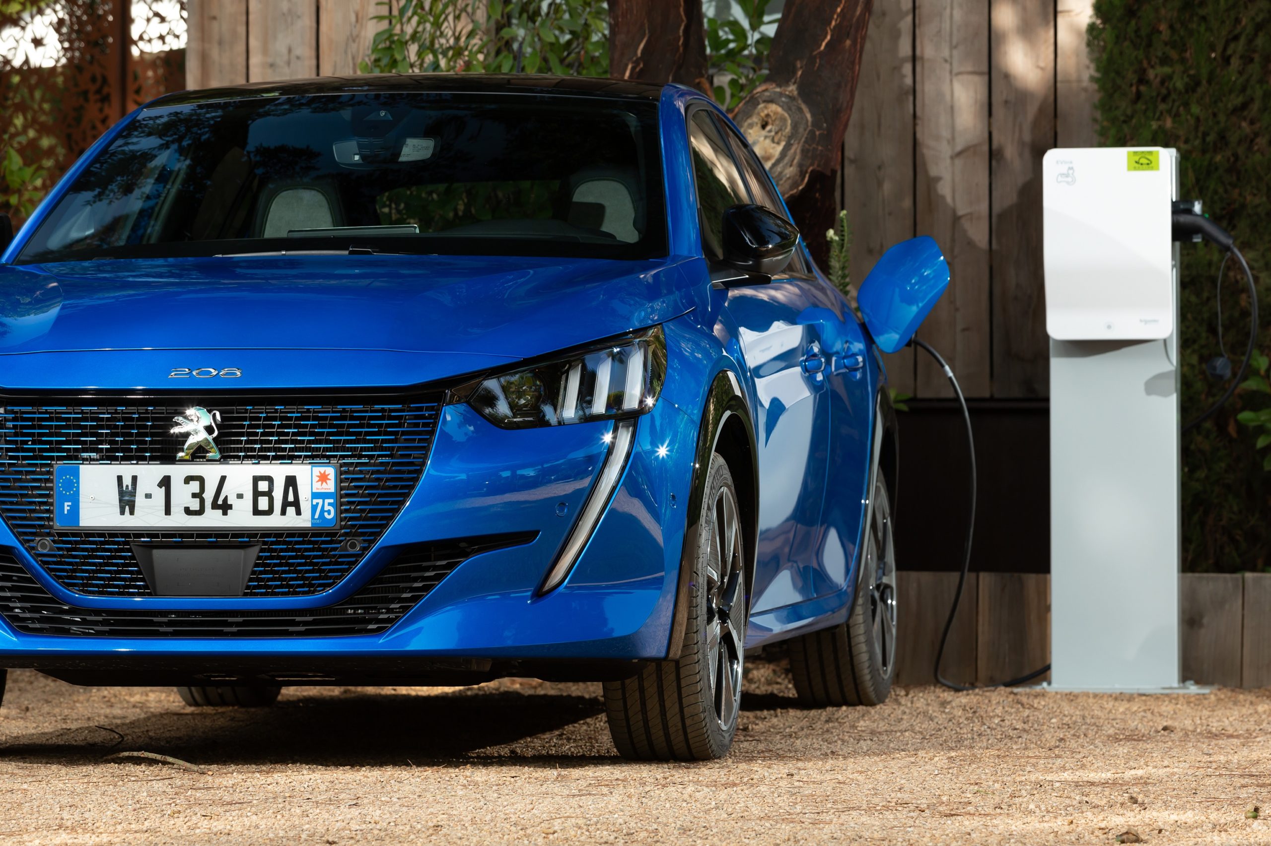 Peugeot 208 elétrico Stellantis